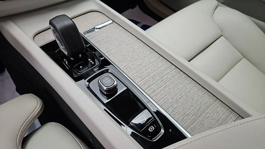 VOLVO XC60 -