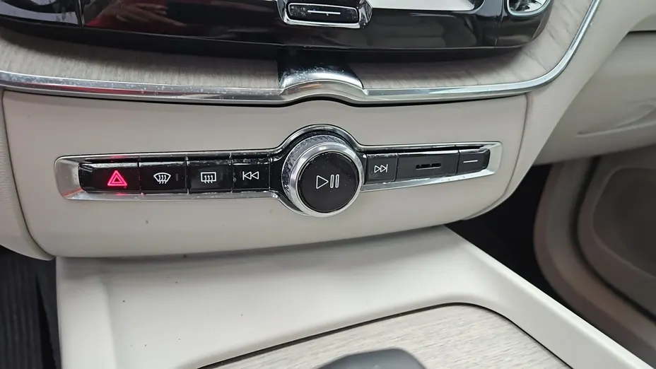 VOLVO XC60 -