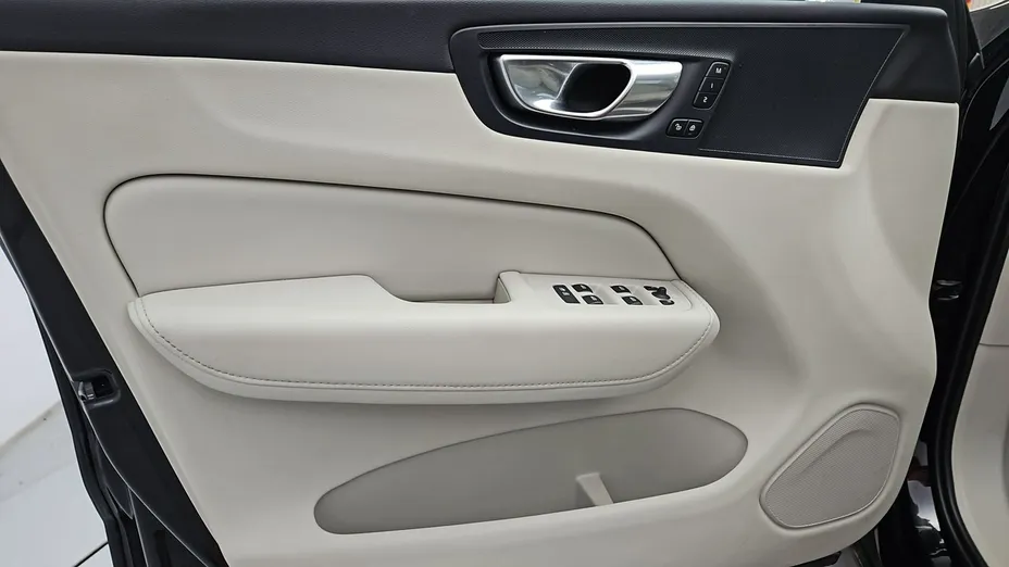 VOLVO XC60 -