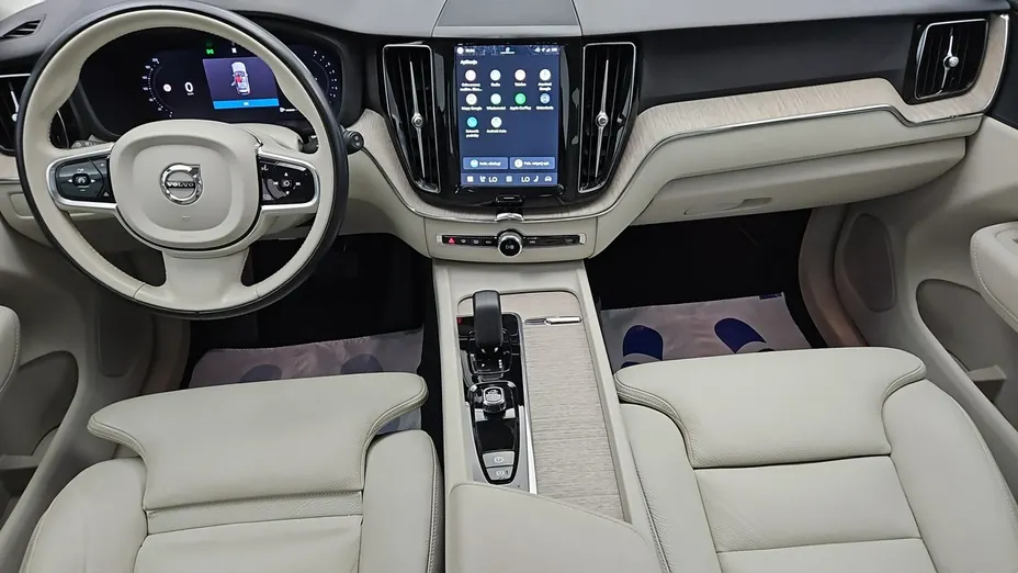 VOLVO XC60 -