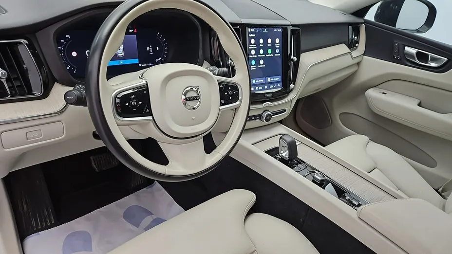 VOLVO XC60 -