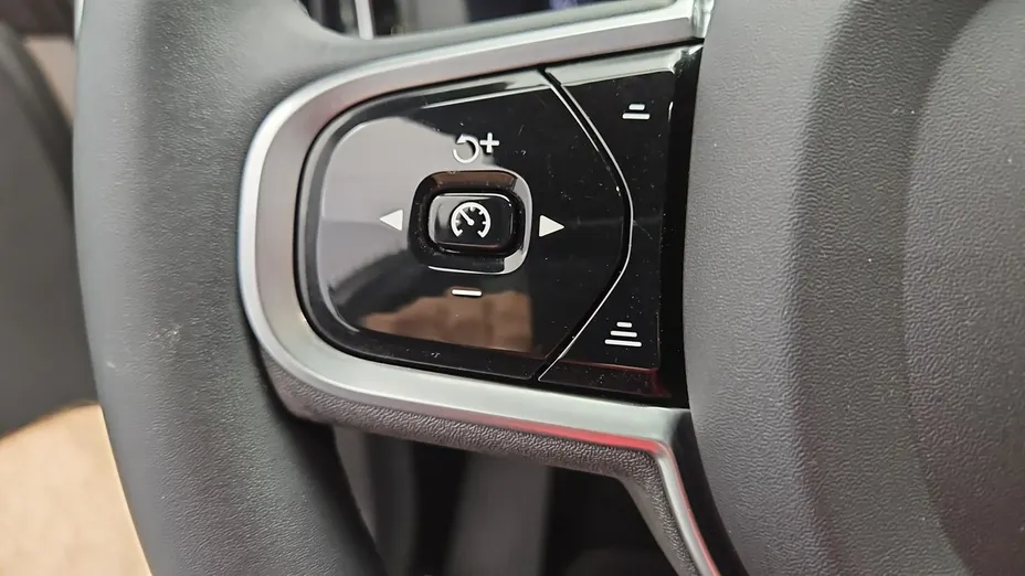 VOLVO XC60 -