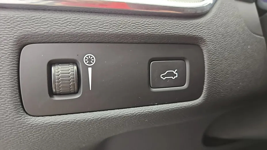 VOLVO XC60 -