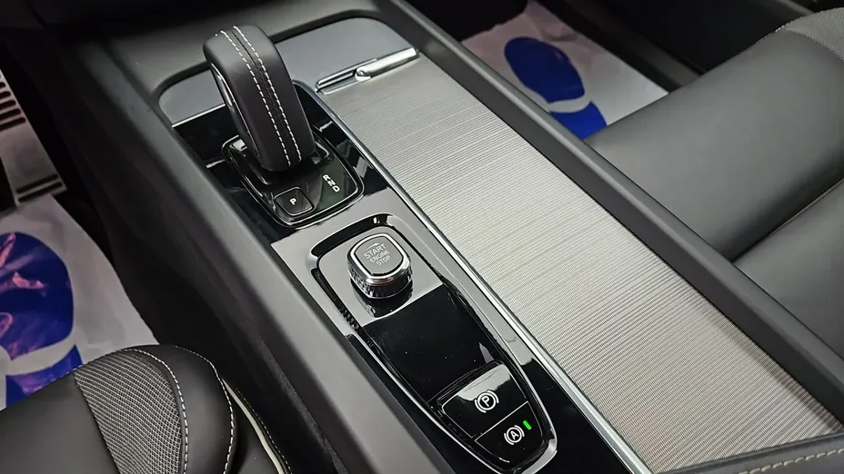 VOLVO XC60 -
