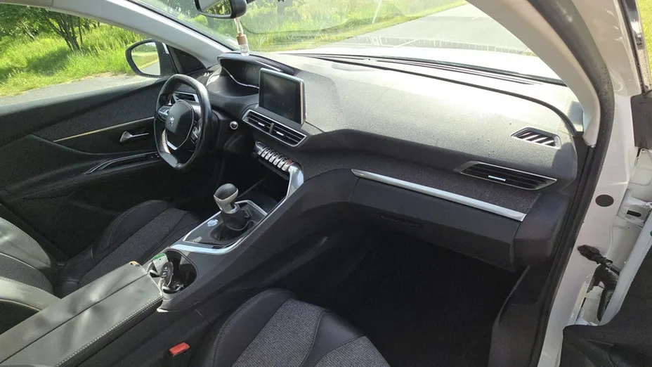 PEUGEOT 3008 -