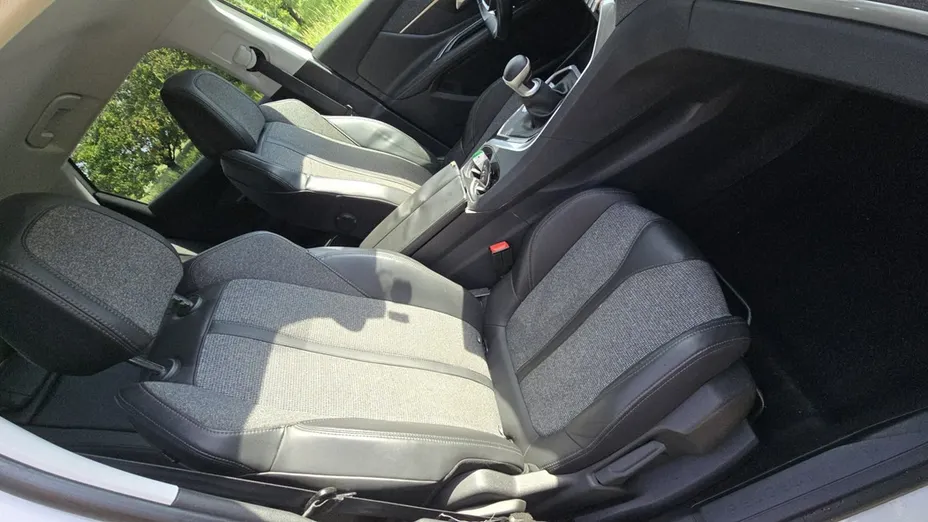 PEUGEOT 3008 -