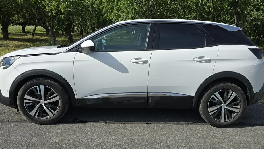 PEUGEOT 3008 -
