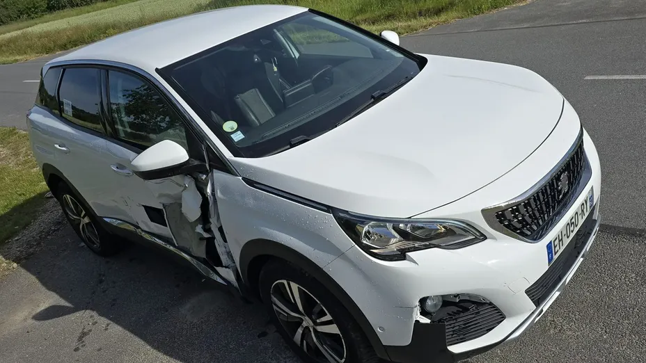 PEUGEOT 3008 -