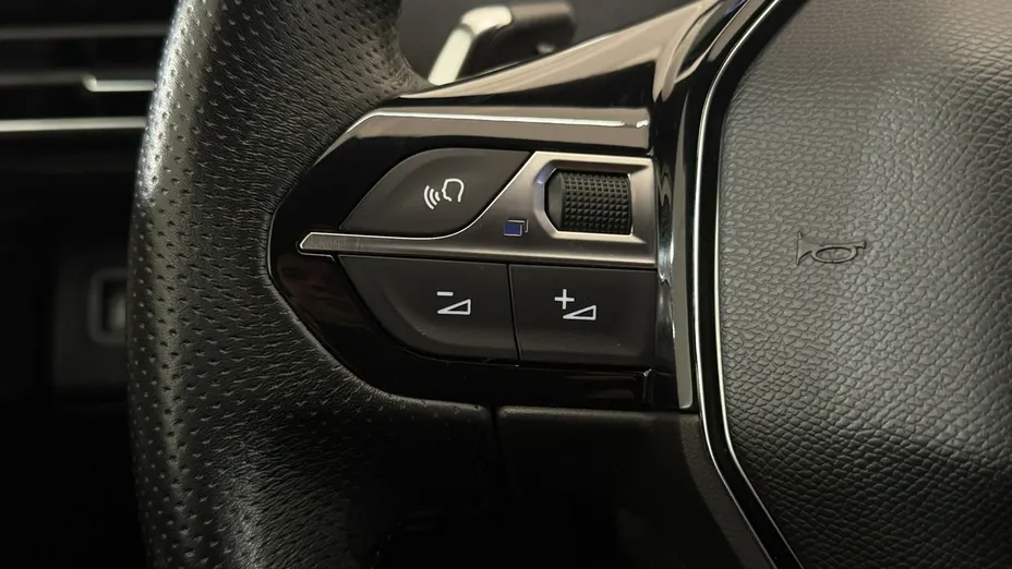 PEUGEOT 3008 -