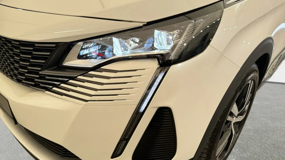 PEUGEOT 3008 -