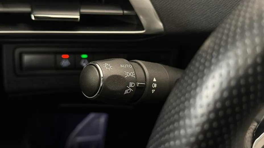 PEUGEOT 3008 -