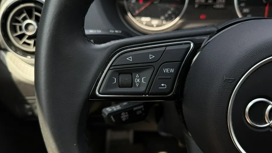 AUDI Q2 -