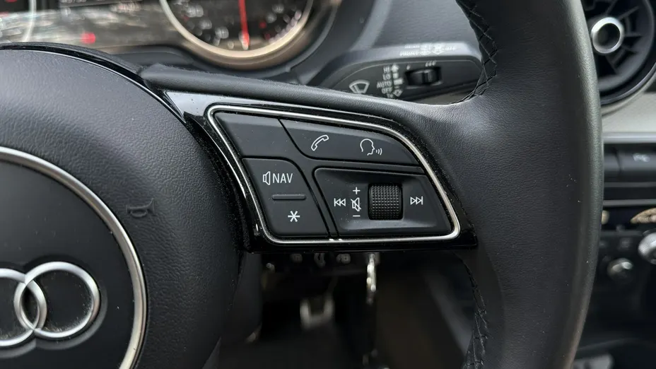 AUDI Q2 -