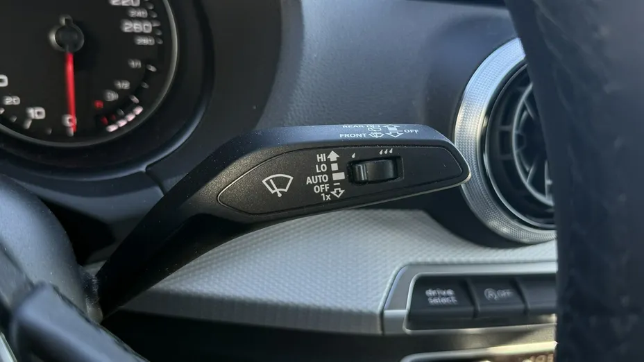 AUDI Q2 -
