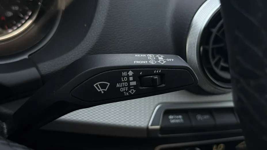 AUDI Q2 -