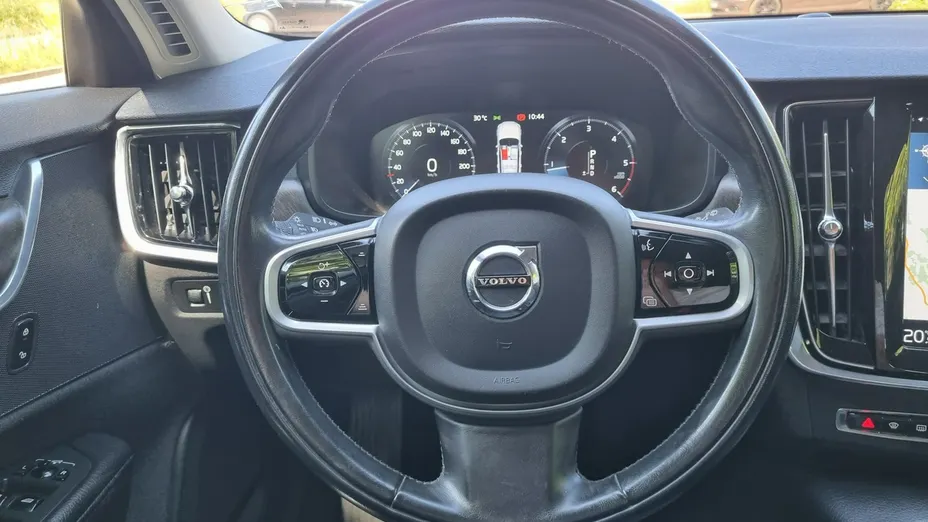 VOLVO V90 -