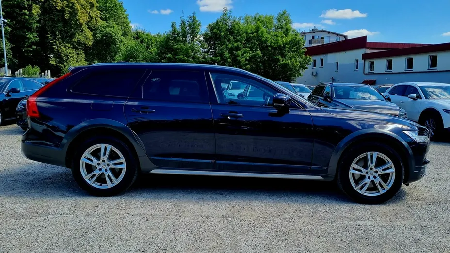 VOLVO V90 -