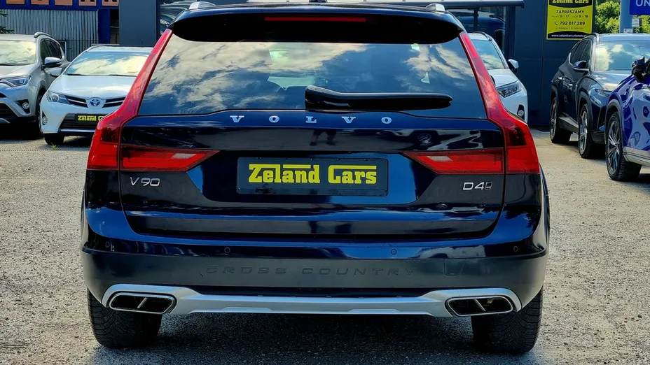 VOLVO V90 -