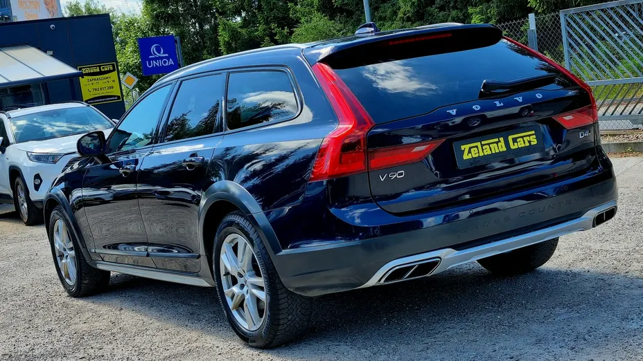 VOLVO V90 -