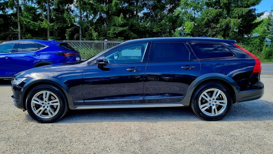 VOLVO V90 -