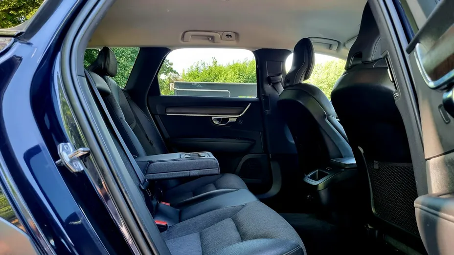 VOLVO V90 -
