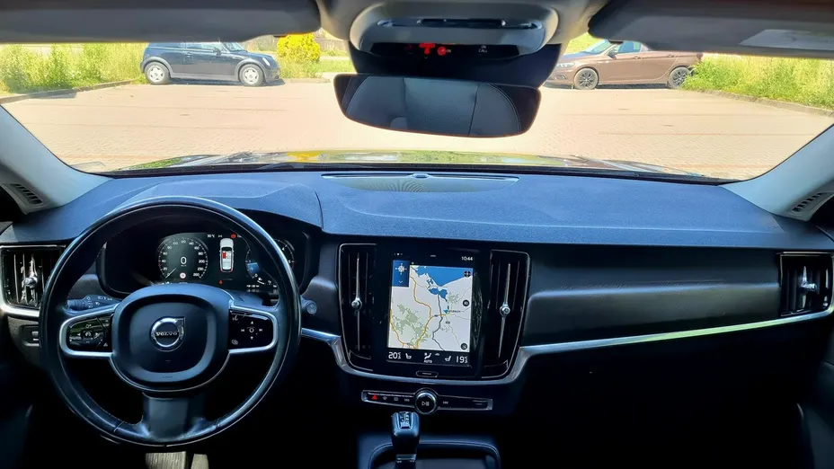 VOLVO V90 -