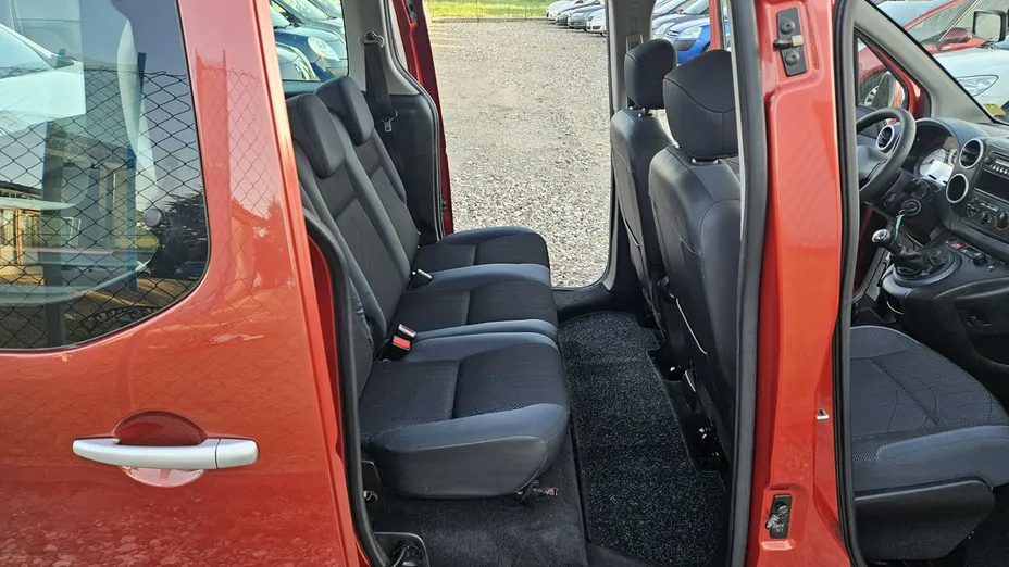 PEUGEOT Partner -