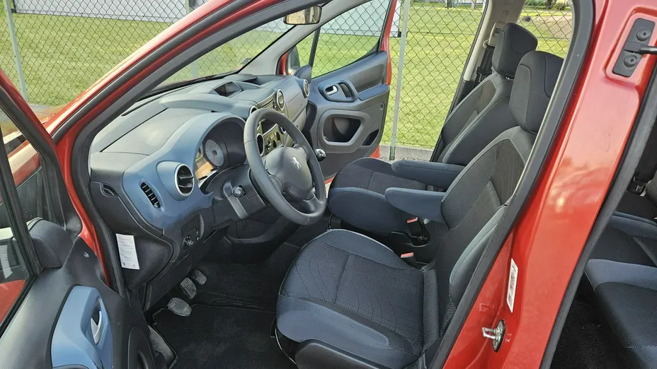 PEUGEOT Partner -