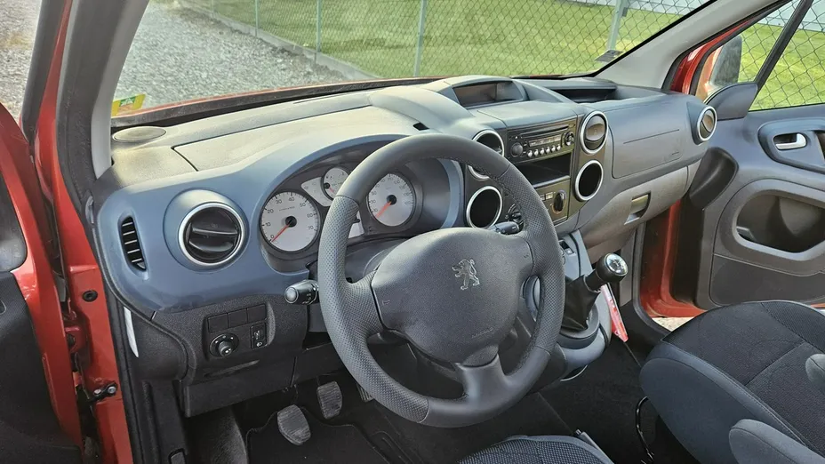 PEUGEOT Partner -