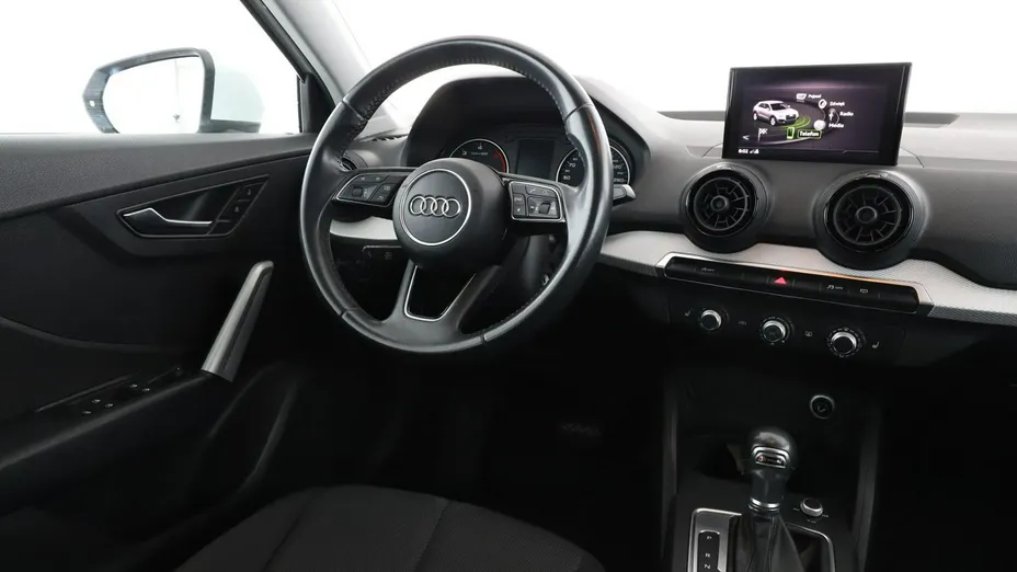 AUDI Q2 -