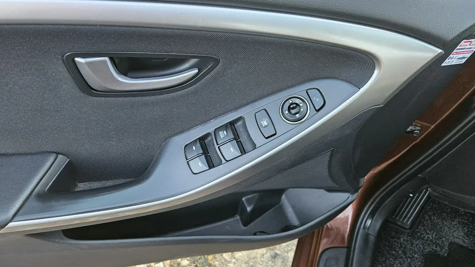 HYUNDAI i30 -