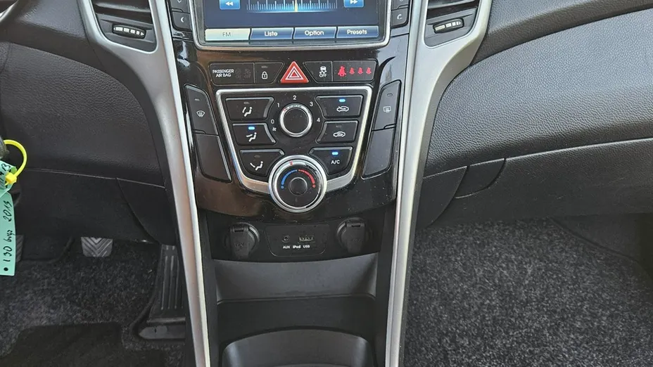 HYUNDAI i30 -