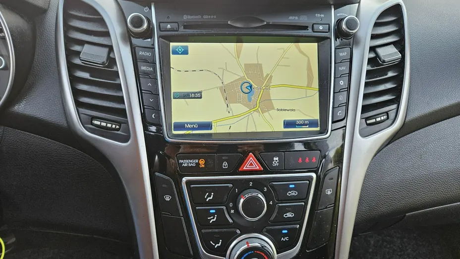 HYUNDAI i30 -