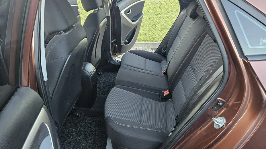 HYUNDAI i30 -