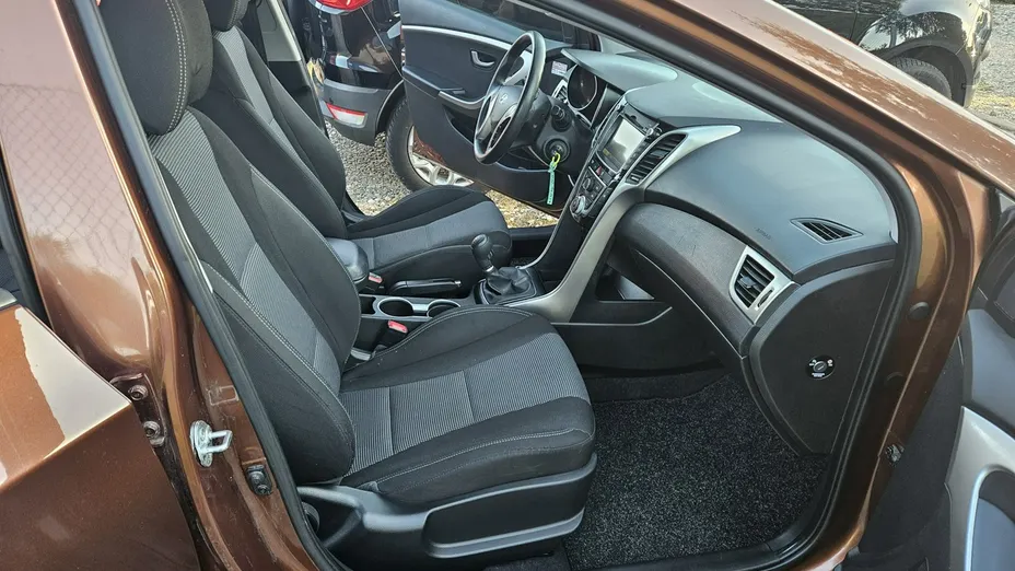 HYUNDAI i30 -