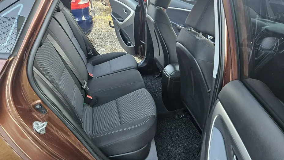 HYUNDAI i30 -