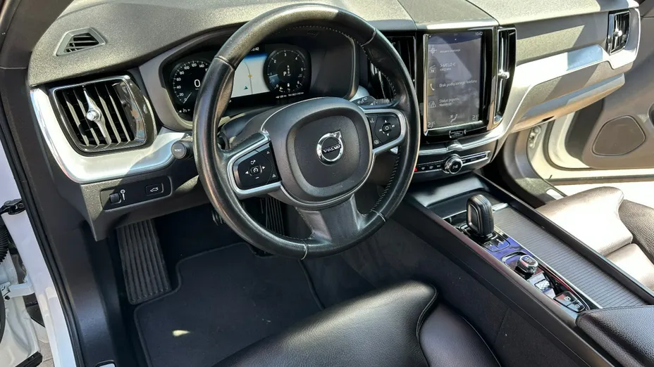 VOLVO XC60 -