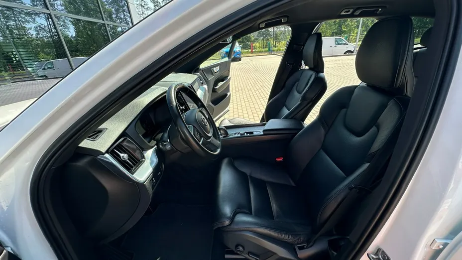 VOLVO XC60 -