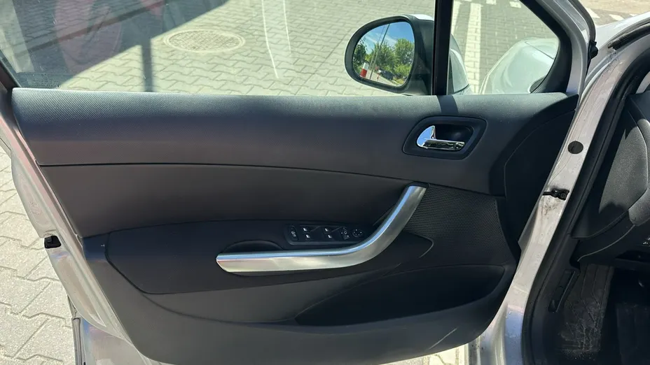 PEUGEOT 308 -