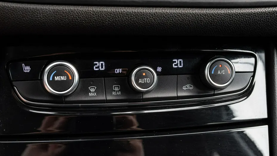 OPEL Grandland X -