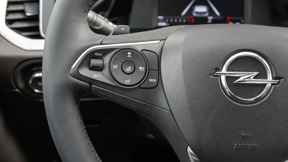 OPEL Grandland X -