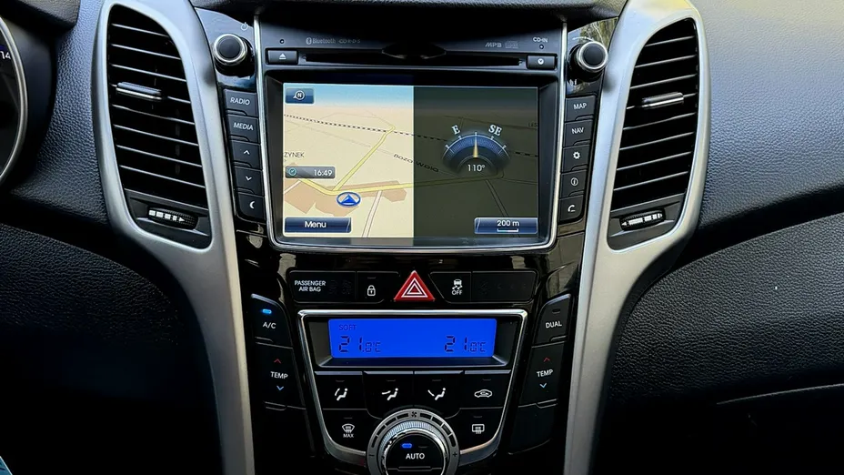 HYUNDAI i30 -