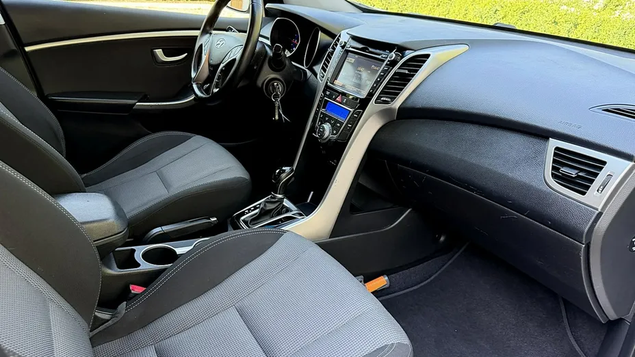 HYUNDAI i30 -