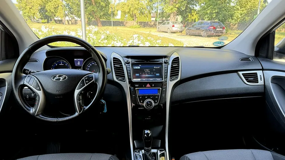 HYUNDAI i30 -
