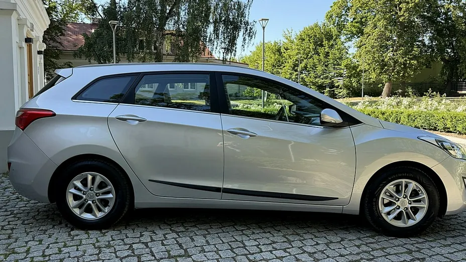 HYUNDAI i30 -