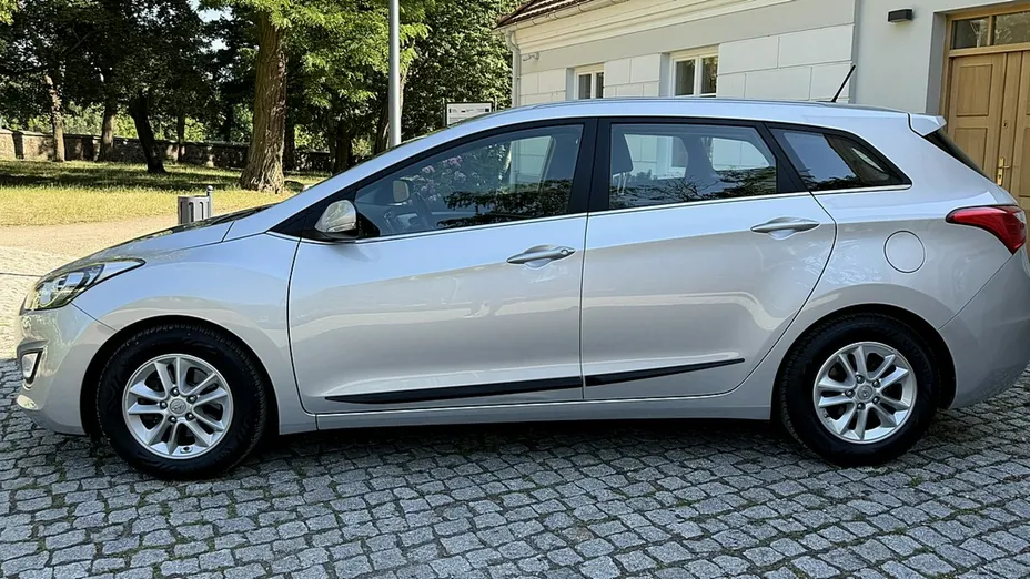 HYUNDAI i30 -