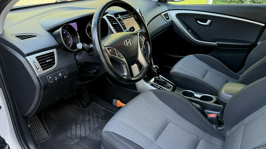 HYUNDAI i30 -