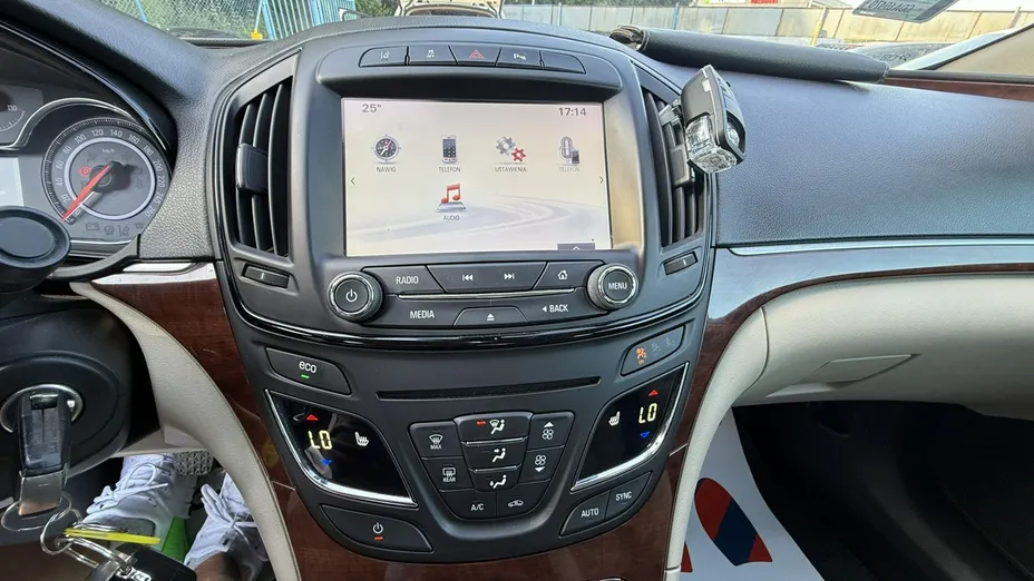 OPEL Insignia -