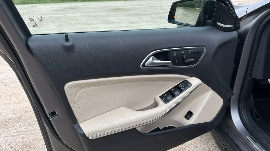 MERCEDES-BENZ GLA -