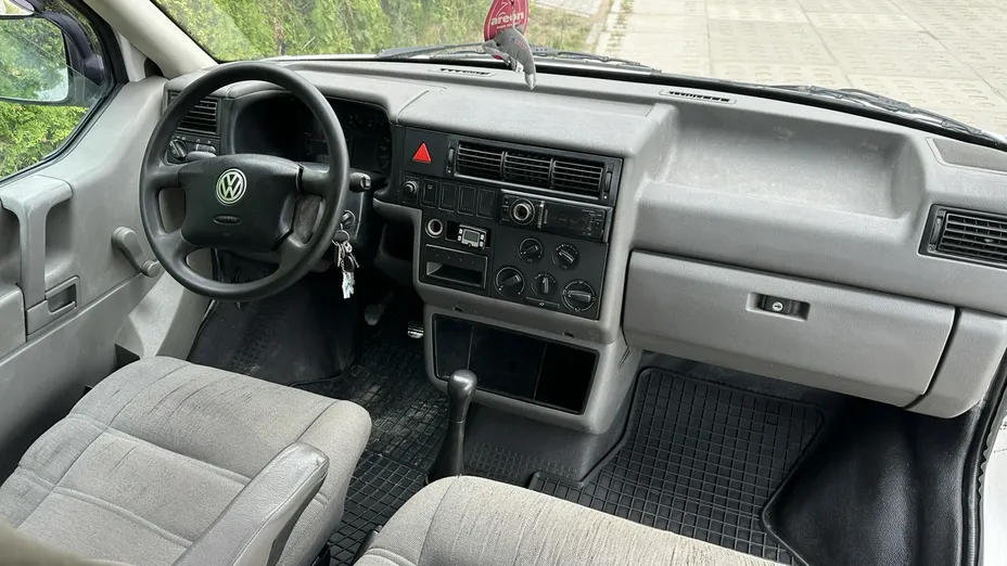 VOLKSWAGEN Transporter -